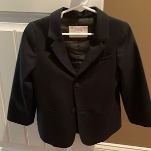 Zara suit for Boys 4-5T. Navy (appears black in pic) Absolutely adorable!